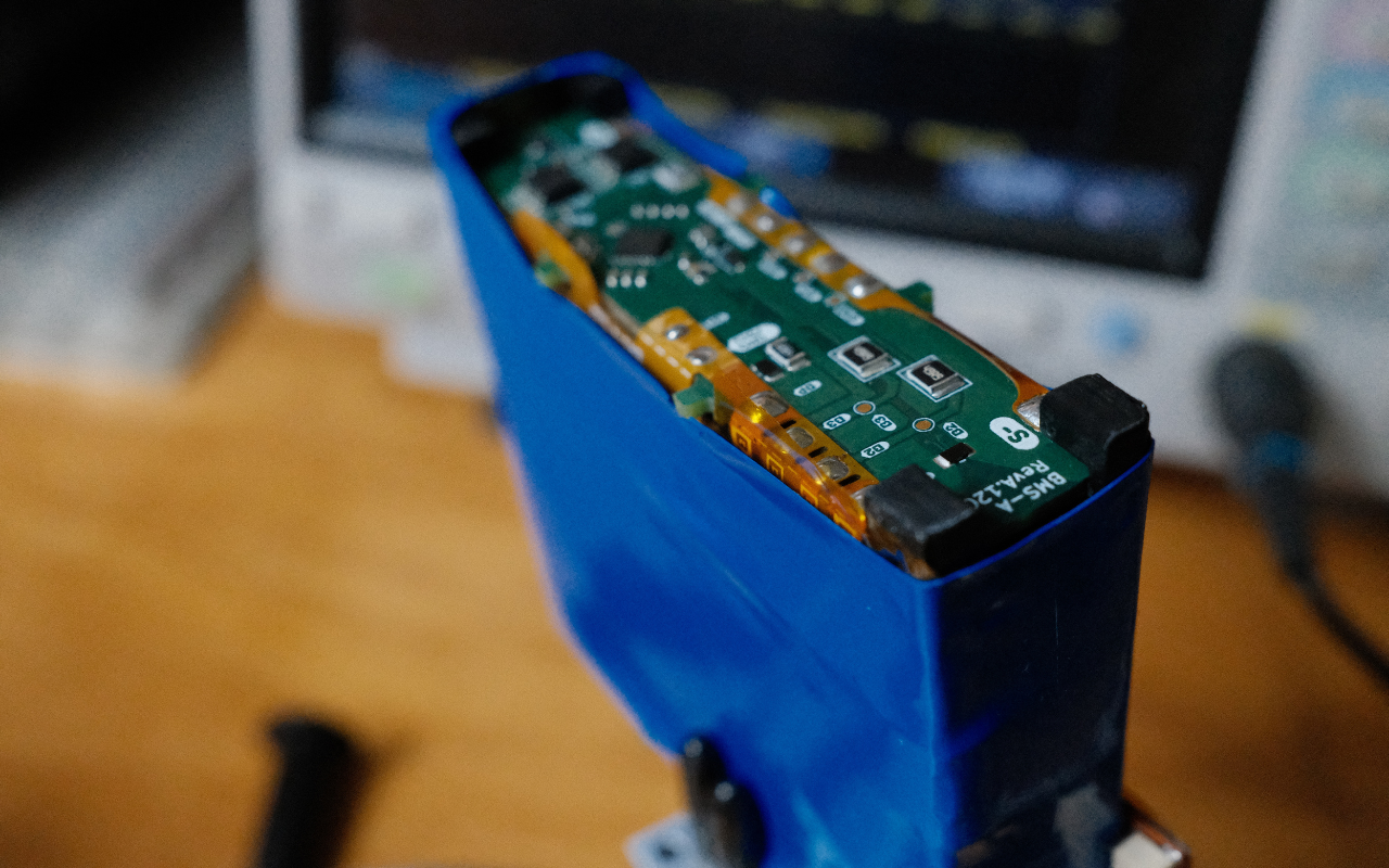 BMS & Power Distribution Board Lithium-ion Battery Pack with BMS Ivory Electronics